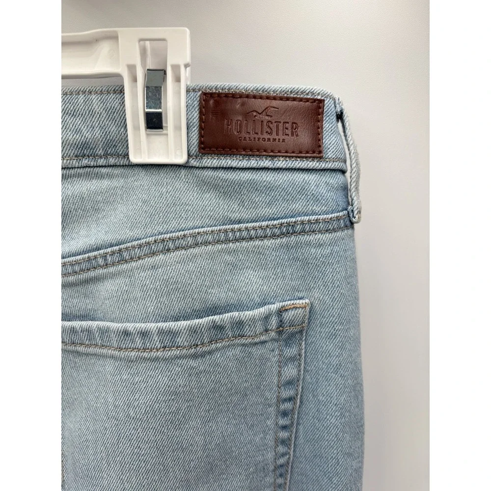 Hollister Ultra High Rise Mom Jeans W32 L27 Distressed Ripped Light Wash 15R